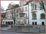 Sanierung des Marktbrunnens in Schönebeck (Elbe), Demontage- und Montagearbeiten, Restaurierung der Einzelteile, Bildhauerische Neuanfertigung von vier Figuren aus Kalkstein